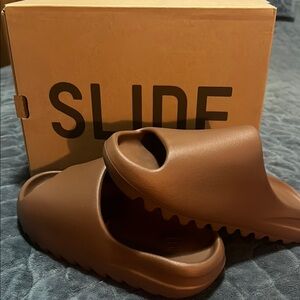 Adidas YZY Slide in Earthy Brown
